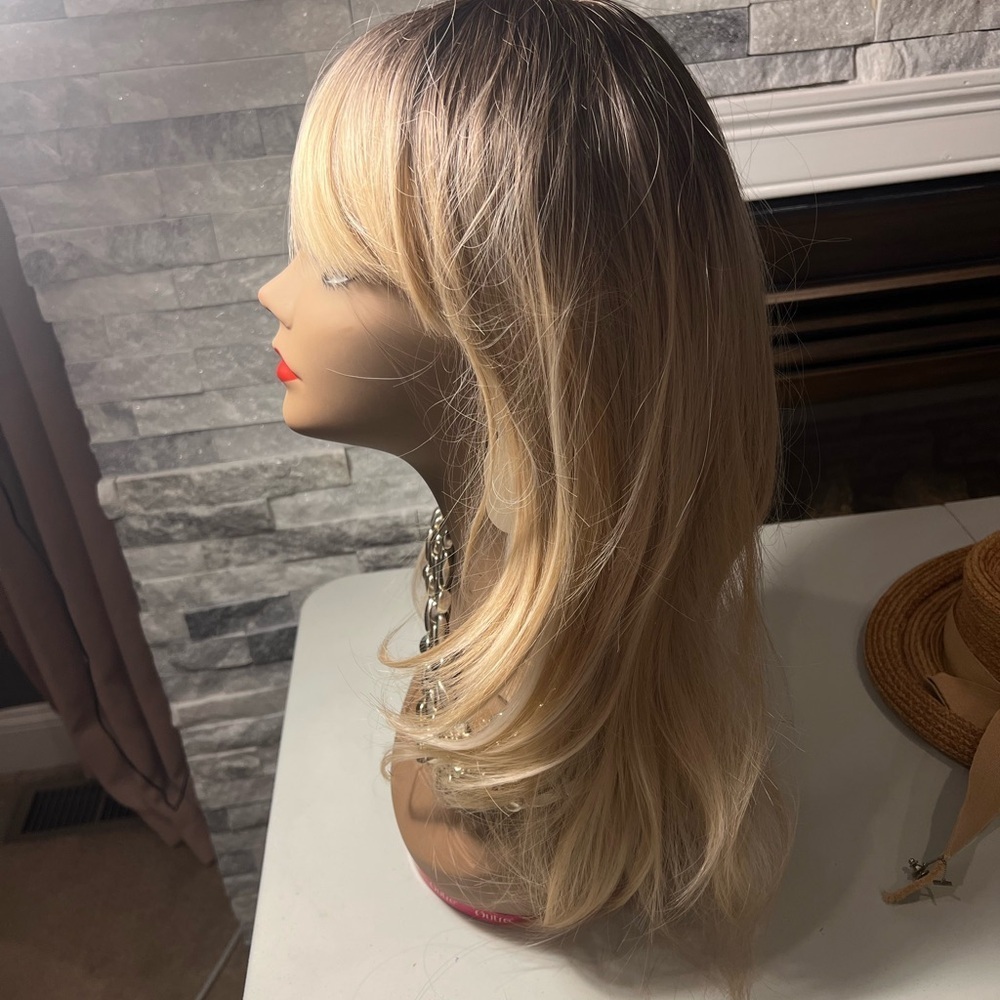 Long Layered Wavy Wig – Blonde with Dark Roots | Synthetic New - Picture 7 of 7